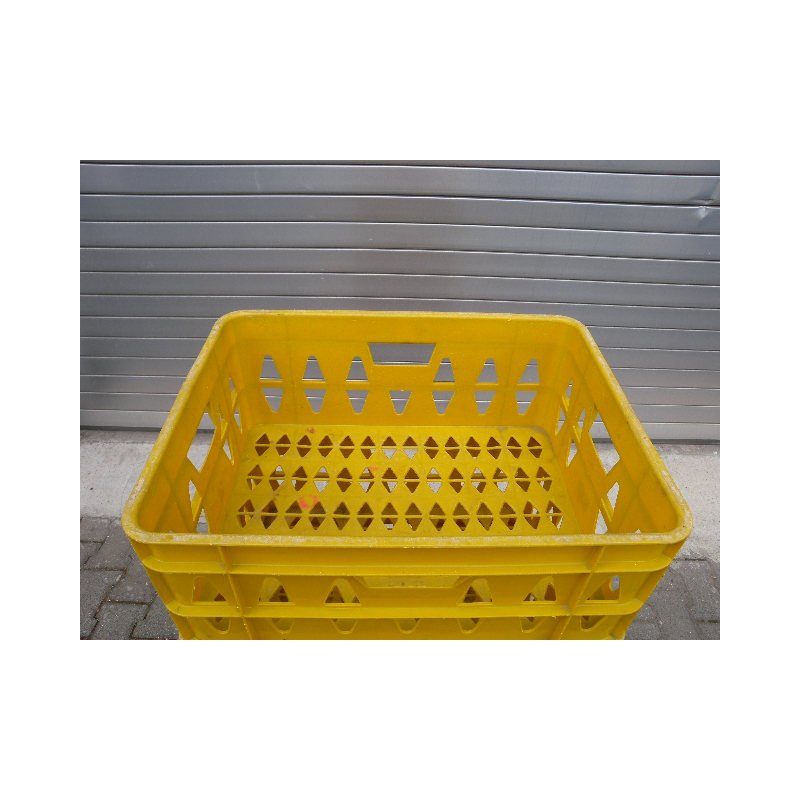 4 Kisten bzw. Aufbewahrungs- und Transportkisten