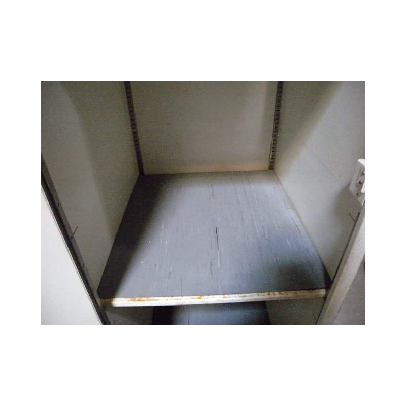 Metallschrank in weiss 2 Ablagen