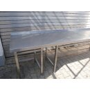 Arbeitstisch Edelstahl ca. 280 cm breit mit Aufkantung